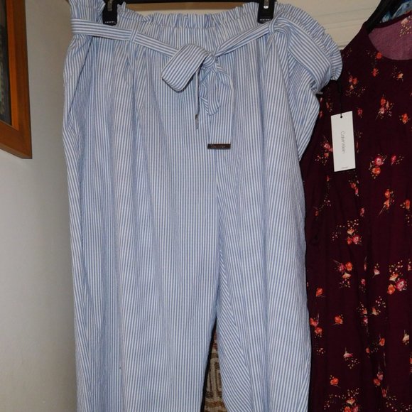 Calvin Klein Pants - NWT 2X CALVIN KLEIN BLUE PINSTRIPED CAPRIS SEARSSUCKER LOOK
